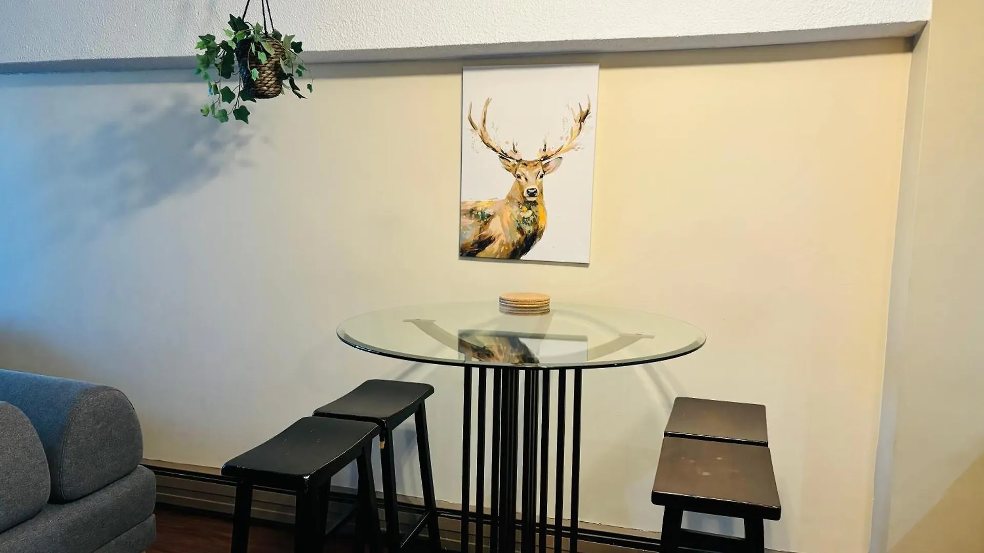 Apartment 5Th Floor Cozy 1 Bedroom Condo With Parking Calgary