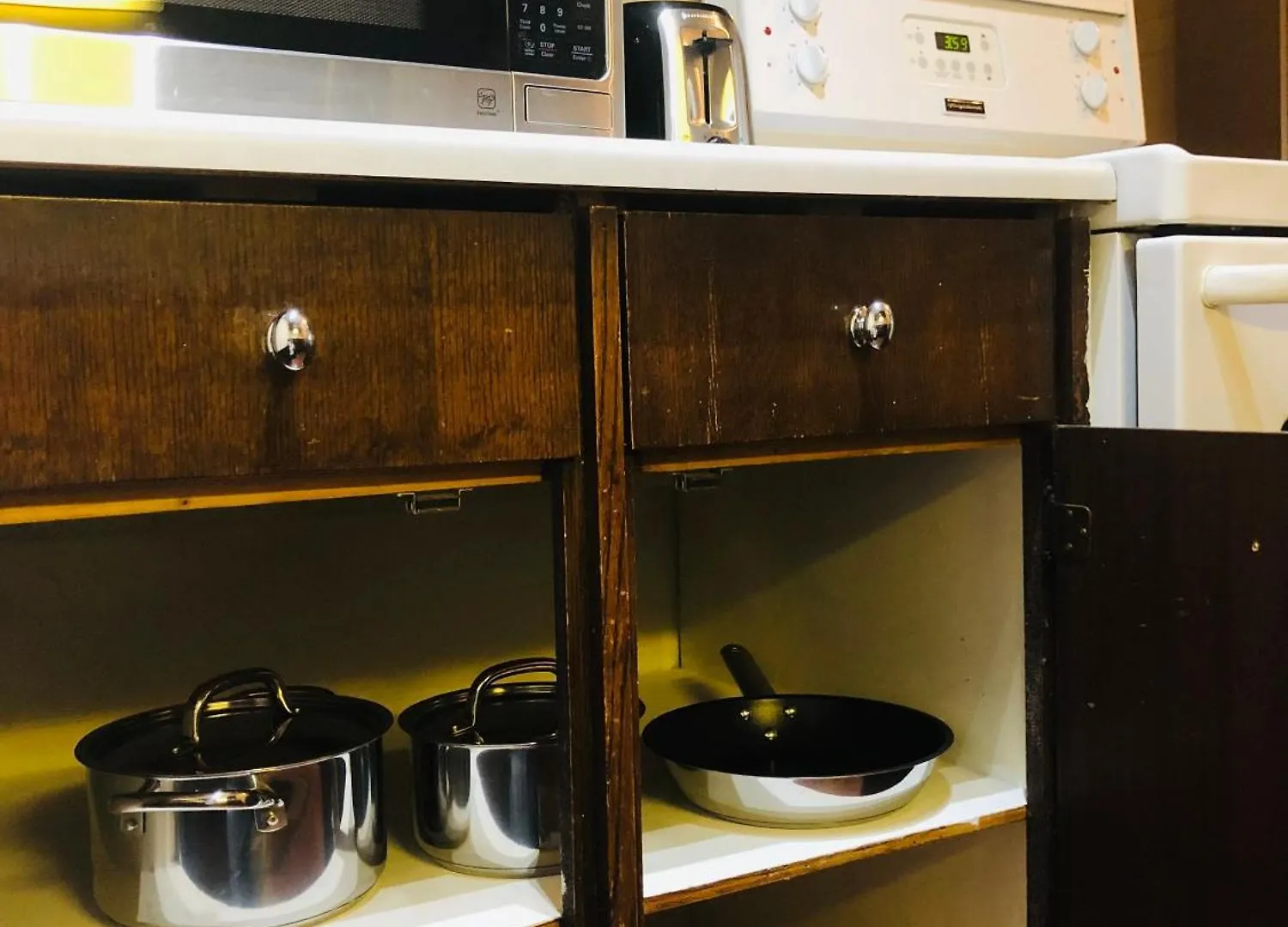 5Th Floor Cozy 1 Bedroom Condo With Parking Calgary