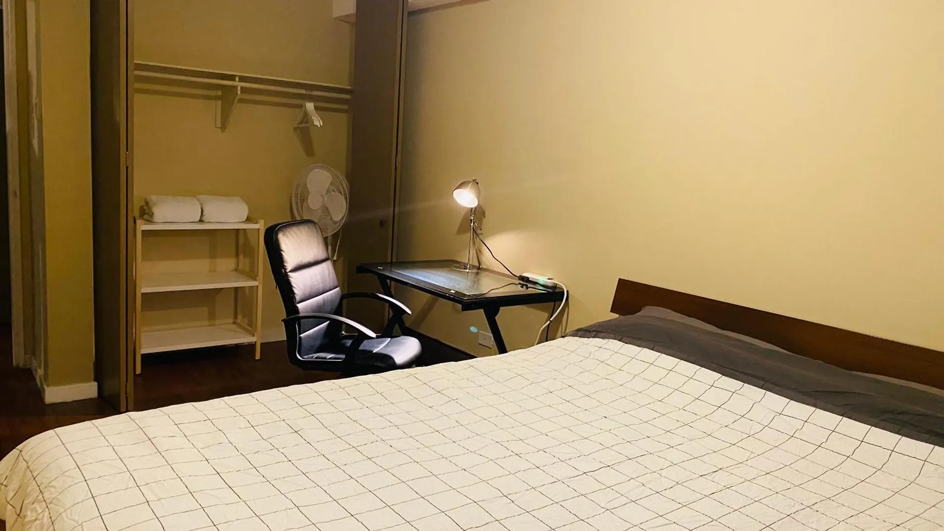 5Th Floor Cozy 1 Bedroom Condo With Parking Calgary Apartment