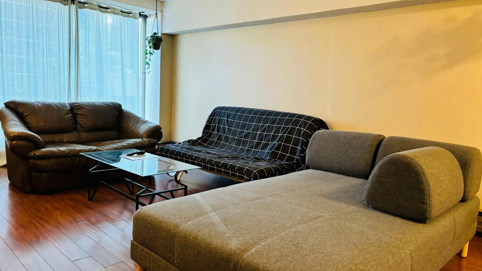 5Th Floor Cozy 1 Bedroom Condo With Parking YYC Kanada