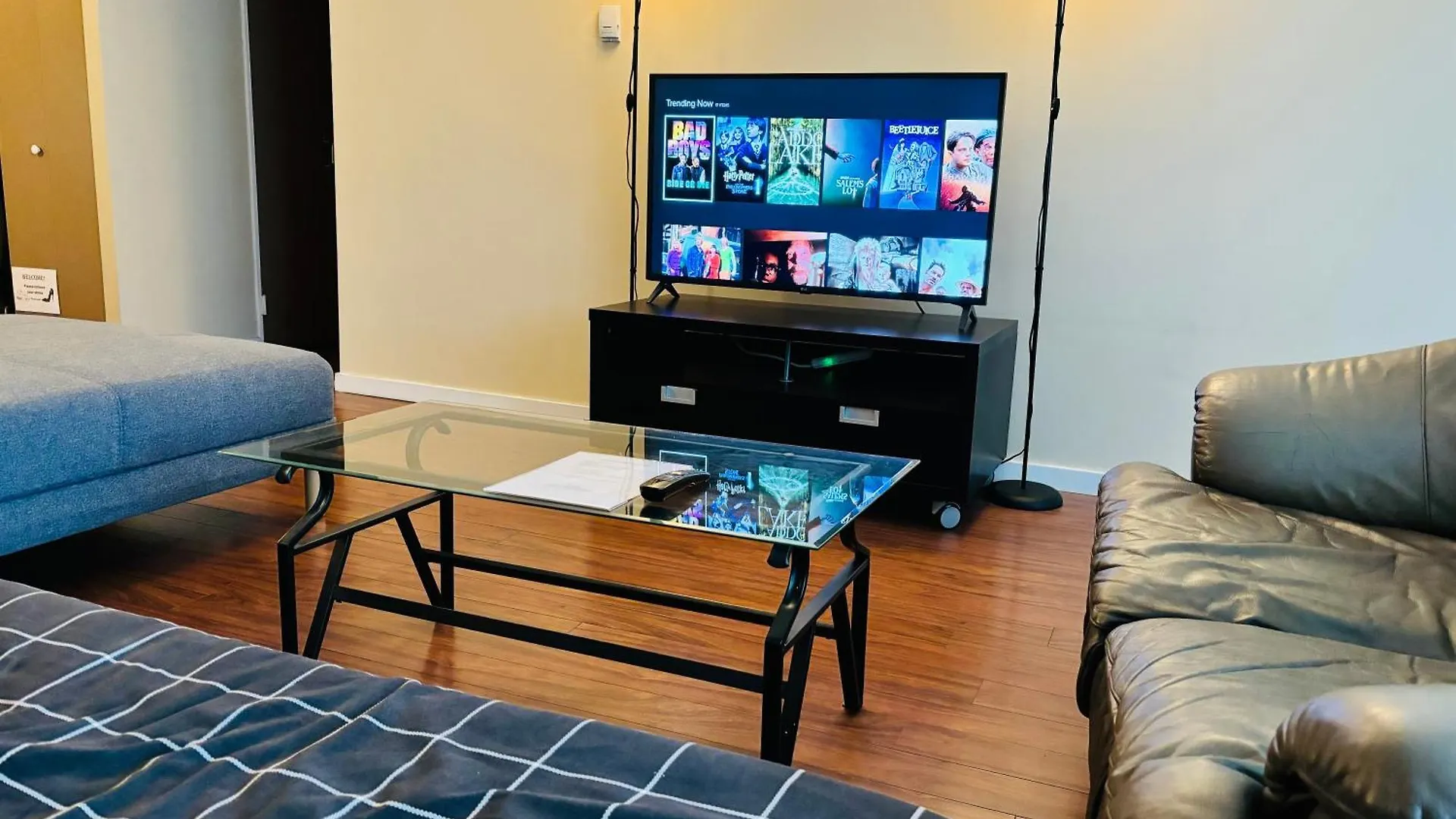 5Th Floor Cozy 1 Bedroom Condo With Parking YYC