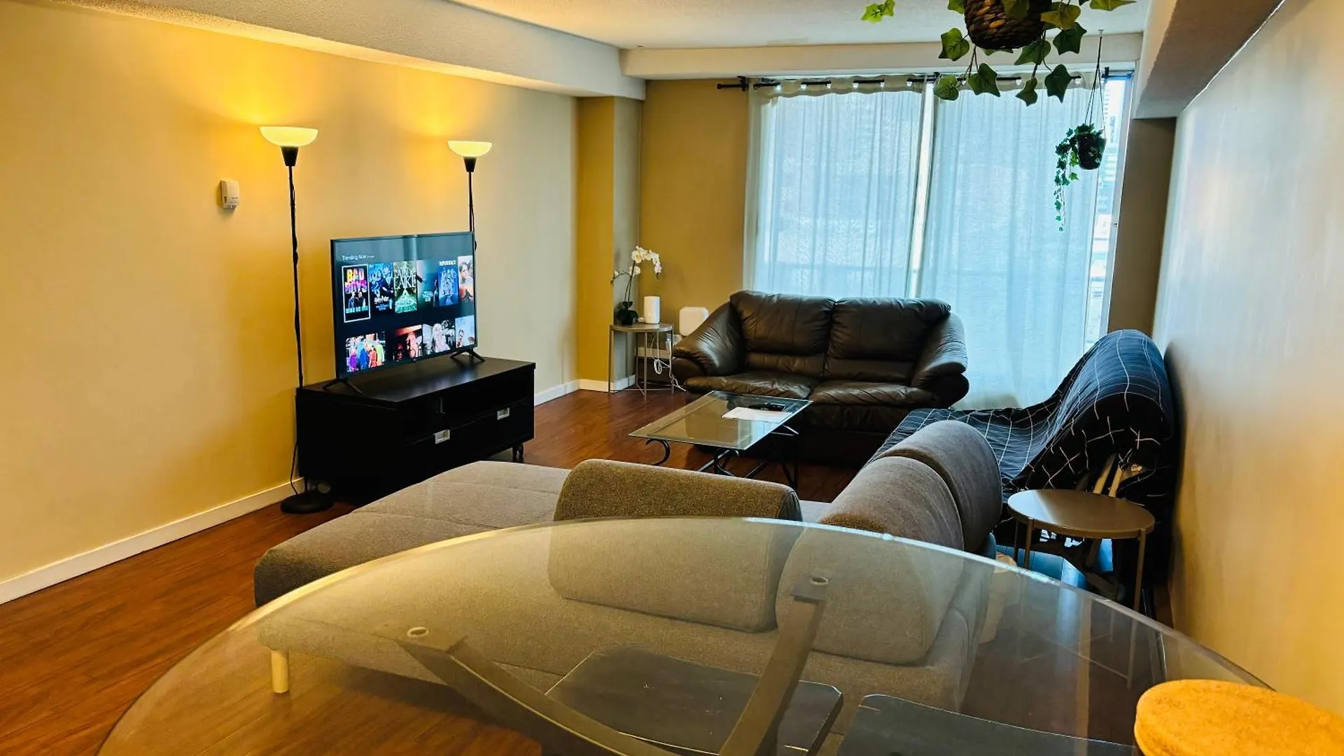 Lägenhet 5Th Floor Cozy 1 Bedroom Condo With Parking YYC Kanada